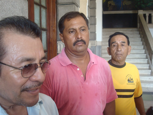 Amenazan pescadores con estallar huelga